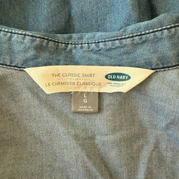 Old Navy Classic Denim Button-Up Shirt | Size Large | Timeless Everyday Style - Picture 3 of 3